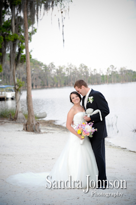 Best Lakeside wedding at Paradise Cove in Orlando, Florida - Wedding photographer - Sandra Johnson (SJFoto.com)
